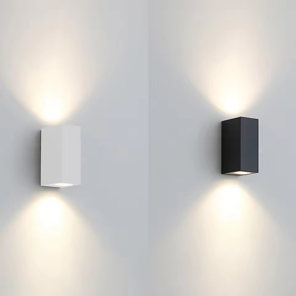 Luzes de Parede Externas à Pro - Outdoor Lighting With Outlet avaliação e preço